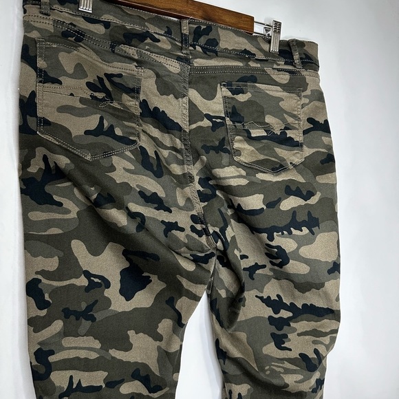 New York & Company Camouflage Jean - Picture 5 of 7
